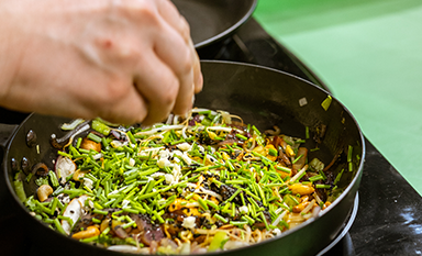 Le wok aux aiguillettes végétales, par Wilfried Romain