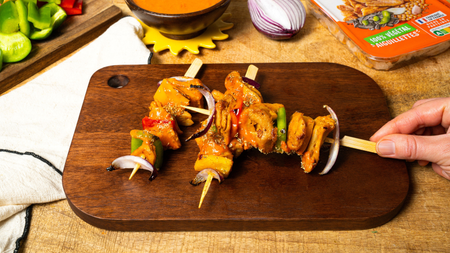 Brochettes de légumes rôtis et aiguillettes marinées
