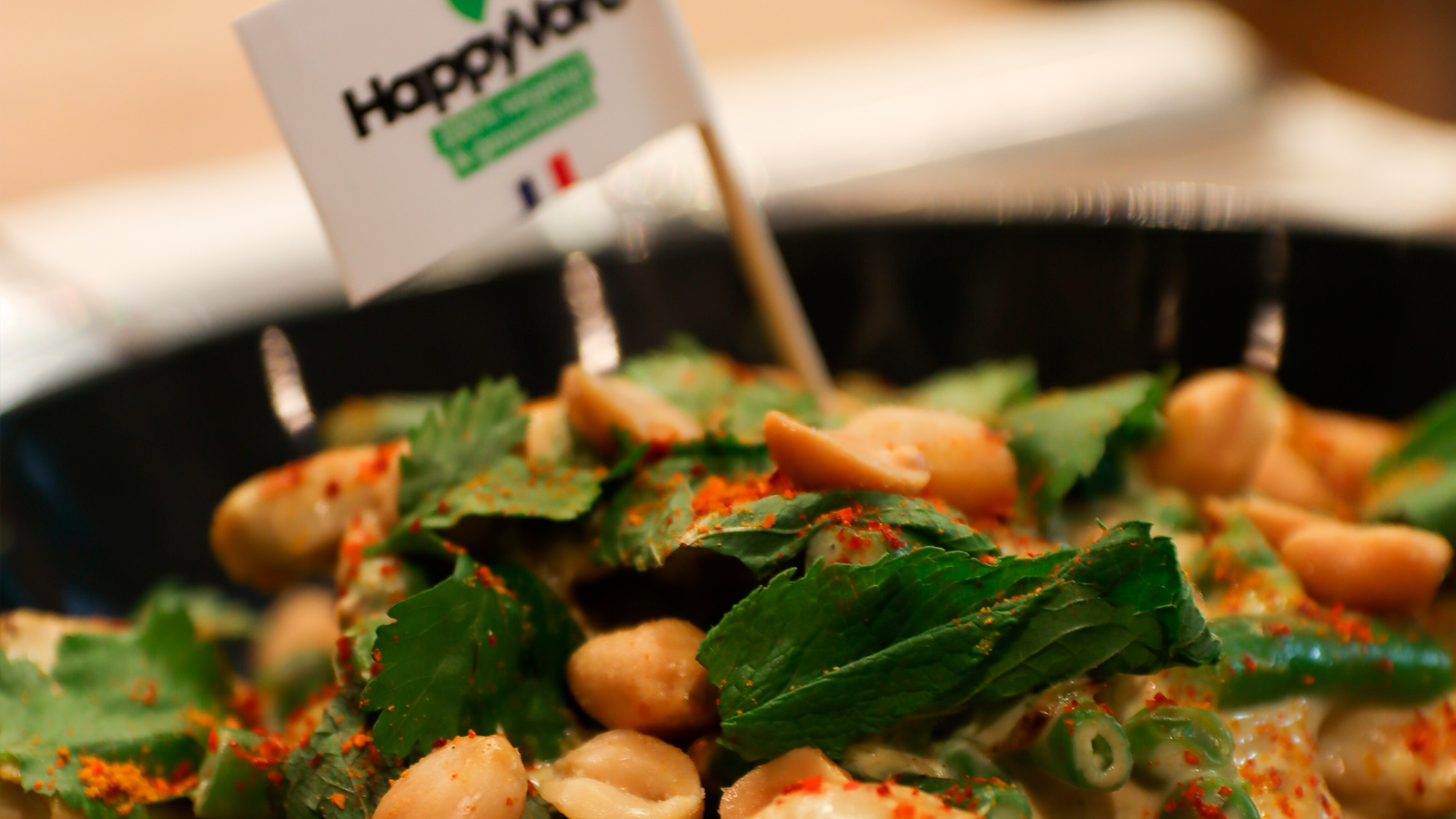 Aiguillettes végétales sauce coco, légumes verts et cacahuètes