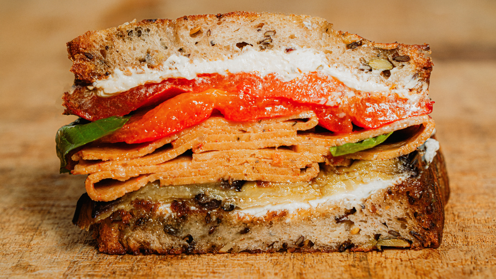 Sandwich aux légumes grillés - Tranches végétales tomate HappyVore